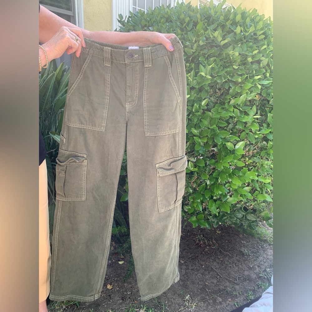 Women’s BDG green cargo pants.